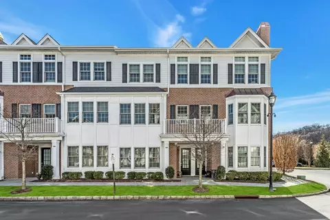 603 Grist Mill Cir, North Hempstead, NY 11576