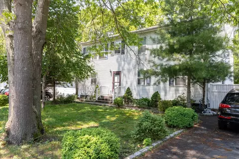 115 Norfleet Ln, Coram, NY 11727