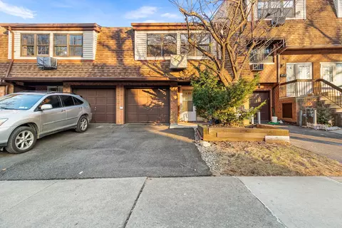 4-19 121st St, College Point, NY 11356