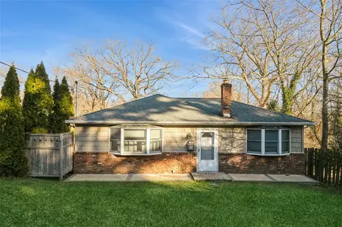 250 Soundview Rd, Huntington, NY 11743