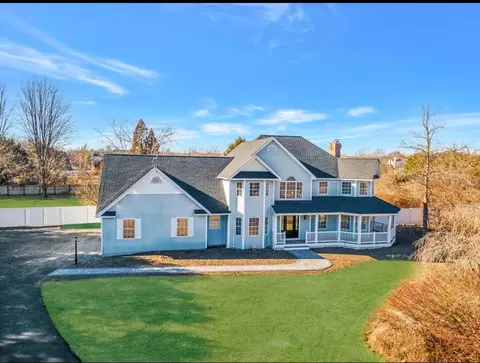 3 Old Brookville Ct, Manorville, NY 11949