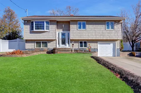 8 Sarah Ct, Lake Ronkonkoma, NY 11779