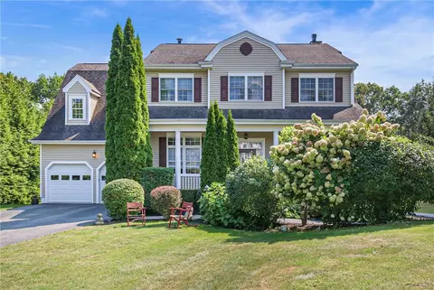 19 Old Farm Rd, Carmel, NY 10512