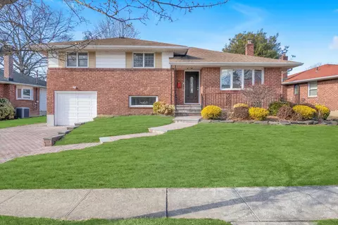 233 Halsey Ave, Jericho, NY 11753