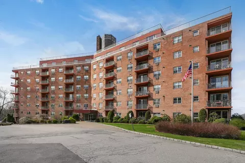 1 Lakeview Dr #1-R, Peekskill, NY 10566