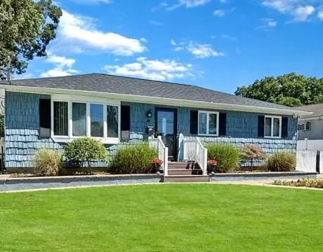 61 Glasgow Ave, Deer Park, NY 11729