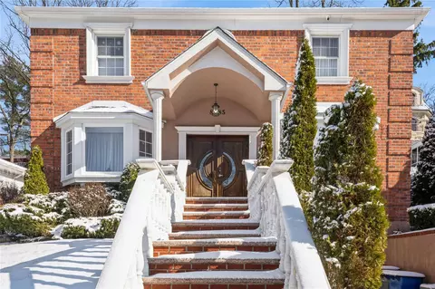 80-85 Chevy Chase St, New York, NY 11432