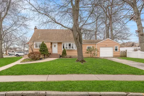 2882 Campbell Ave, Wantagh, NY 11793