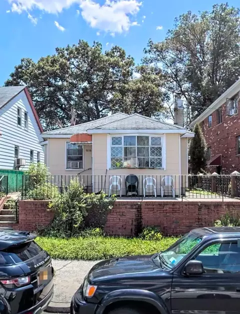 9216 25th Ave, New York, NY 11369