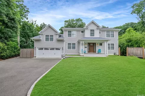 3 Wood Ct, Bayville, NY 11709