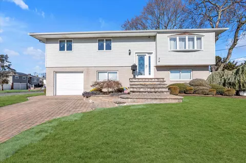 34 Evergreen Ave, Bethpage, NY 11714