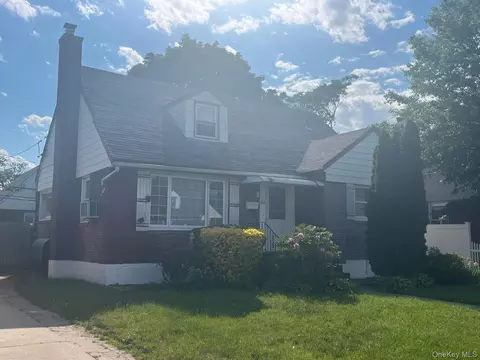 100 Jean Ave, Hempstead, NY 11550