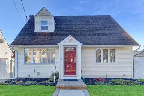 366 Coolidge Ave, Oceanside, NY 11572
