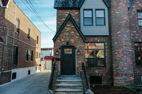 205-22 114th Rd, New York, NY 11412