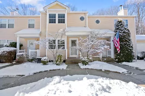 10 Chase Cmns #10, Yaphank, NY 11980