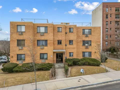 170-20 Crocheron Ave #205, Flushing, NY 11358