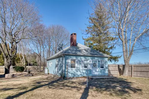 2183 Osborn Ave, Riverhead, NY 11901