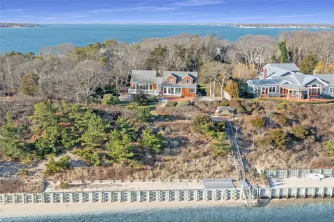 9975 Nassau Point Rd, Cutchogue, NY 11935