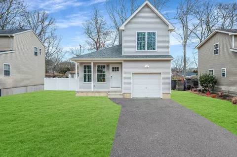 159 Baybright Dr E, Shirley, NY 11967