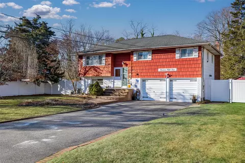 1454 Manor Ln, Bay Shore, NY 11706