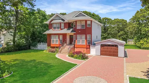 69 Hollywood Ave, Selden, NY 11784