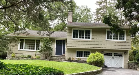 22 Dale Rd, Huntington, NY 11743