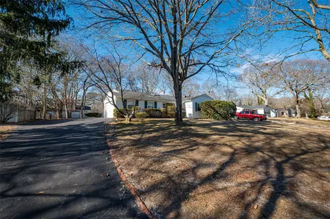 8 Dorchester Dr, Coram, NY 11727
