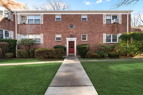 2222 Palmer #1M, New Rochelle, NY 10801