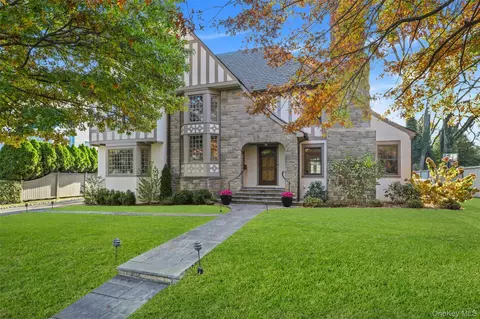 10 Sunnybrae Pl, Bronxville, NY 10708