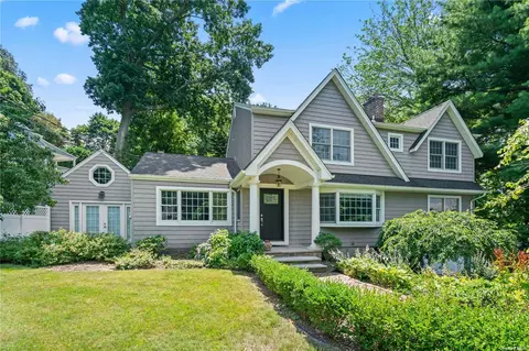 26 Valley Dr, Huntington, NY 11743