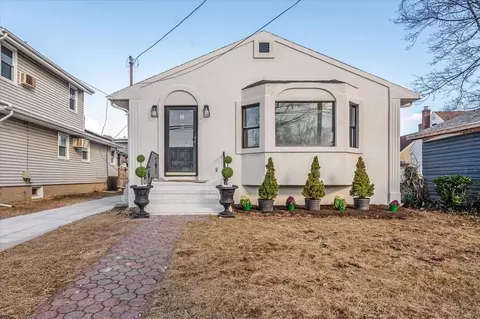 30 Woodcrest St, Valley Stream, NY 11581