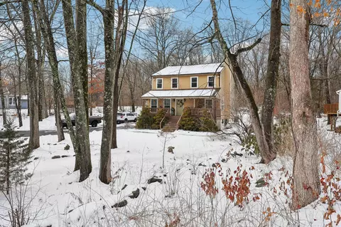 9 Sarvis Ln, Newburgh, NY 12550