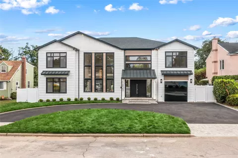 1820 Oak St, Westbury, NY 11590
