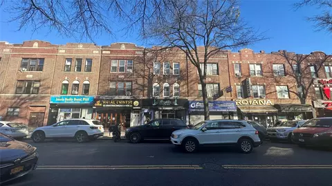 25-47 Steinway St, New York, NY 11103