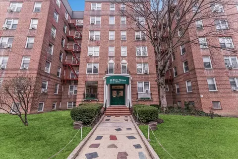142-35 84 Dr #6K, New York, NY 11435