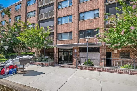 100 Clinton Ave #2P, North Hempstead, NY 11501