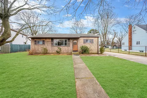 154 Mcnair St, Brentwood, NY 11717