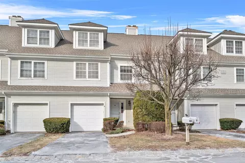 93 Crystal Hill Dr, Pomona, NY 10970