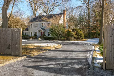 105 Walnut Rd, Glen Cove, NY 11542