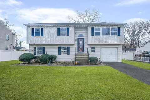 380 45th St, Copiague, NY 11726