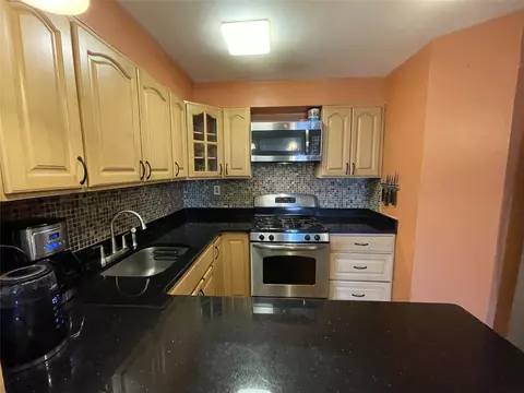 7532 Parsons Blvd #B1, Flushing, NY 11367
