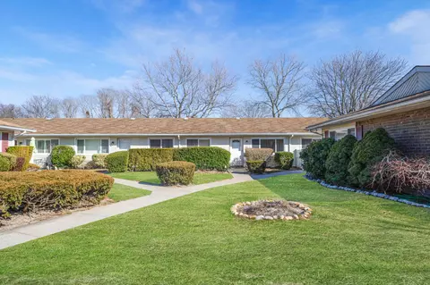 186 Storm Dr, Holtsville, NY 11742