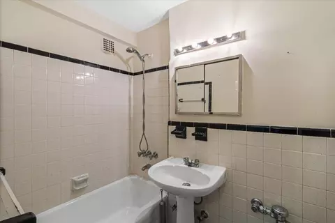 3425 150th Pl #6M, New York, NY 11354