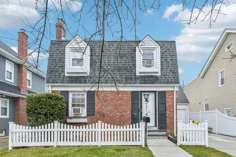 251 E Argyle St, Valley Stream, NY 11580