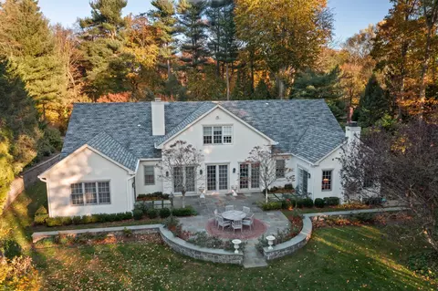 26 Morgan Ln, Locust Valley, NY 11560