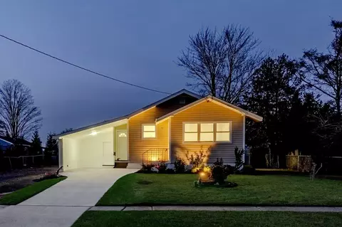 51 Elm St, Central Islip, NY 11722