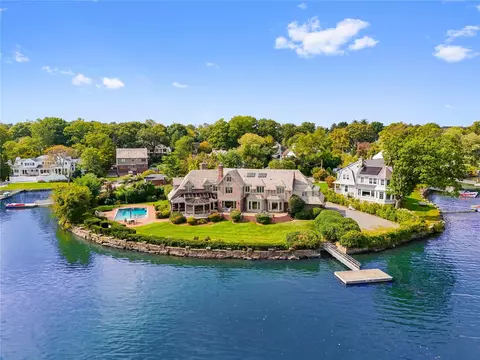 1 Douglas Ln, Larchmont, NY 10538