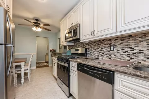 16 Main St #1V, East Rockaway, NY 11518