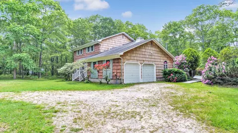 47 Old Squires Rd # A, Hampton Bays, NY 11946