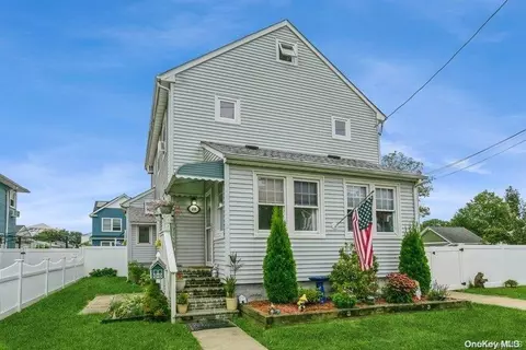 20 Intervale Ave, Farmingdale, NY 11735